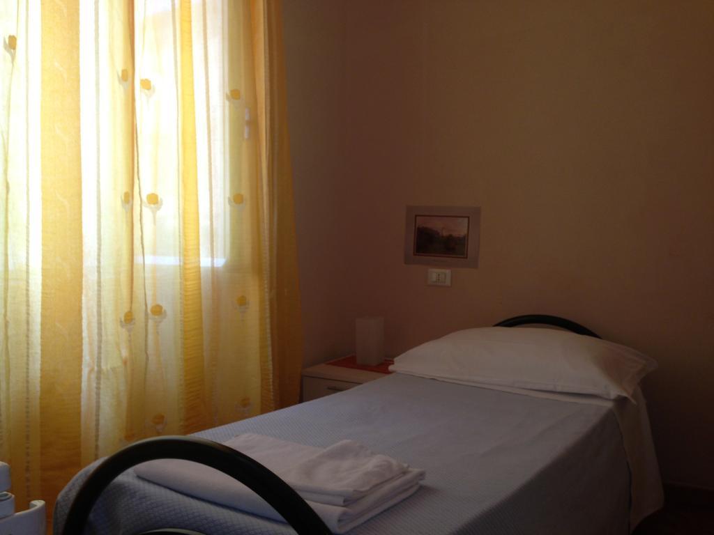 Bella Napoli Guesthouse Trattoria Pizzeria La Spezia Oda fotoğraf